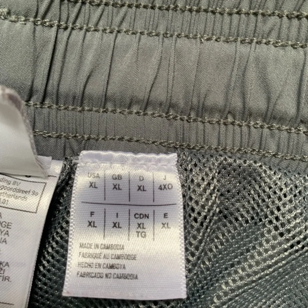 Reebok Size‎ XL SpeedWick 30” Inseam sweatpants with front and back pockets